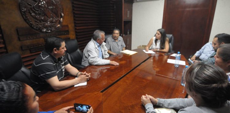 EMMA LISSET LÓPEZ MURILLO ATIENDE A POBLADORES DE VETAGRANDE QUIENES SE MANIFESTARON EN CONTRA DE LA ACTIVIDAD MINERA EMMA LISSET LÓPEZ MURILLO ATIENDE A POBLADORES DE VETAGRANDE QUIENES SE MANIFESTARON EN CONTRA DE LA ACTIVIDAD MINERA