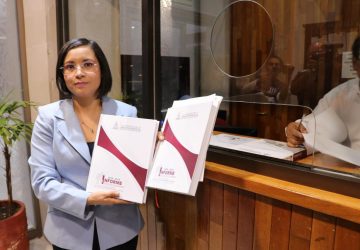 REGISTRA MA. DE LA LUZ DOMÍNGUEZ SU SOLICITUD PARA UN NUEVO PERIODO FRENTE A LA CDHEZ