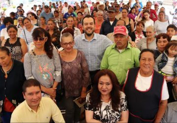 ENTREGA EL ALCALDE ULISES MEJÍA HARO APOYOS DE MEJORAMIENTO DE VIVIENDA A FAMILIAS VULNERABLES