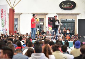 INJUVENTUD PRESENTA CONFERENCIA Y ENTREGA BECAS PARA JÓVENES ZACATECANOS