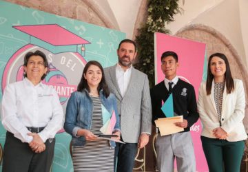 RECIBEN 105 ESTUDIANTES RECONOCIMIENTO A LA EXCELENCIA POR OBTENER LOS MEJORES PROMEDIOS DE ZACATECAS