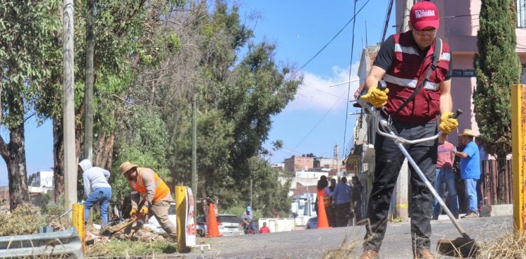 UNE ULISES MEJÍA HARO A SECTORES EDUCATIVOS Y EMPRESARIALES EN JORNADAS VOLUNTARIAS DE LIMPIEZA