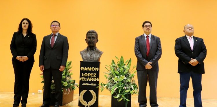 CON OFRENDA FLORAL AUTORIDADES CONMEMORAN EL 98 ANIVERSARIO LUCTUOSO DE RAMÓN LÓPEZ VELARDE