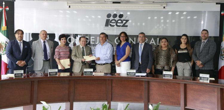 EL 100% DE LOS SERVIDORES PÚBLICOS DEL IEEZ CUMPLEN CON LA  PRESENTACIÓN DE SU DECLARACIÓN ANUAL Y DE INTERESES