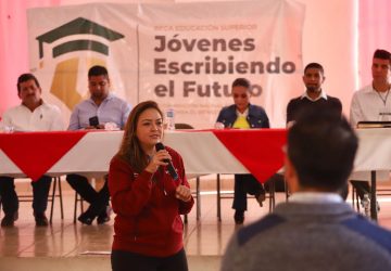 ESTUDIANTES DE LA UNIVERSIDAD BENITO JUÁREZ DE PÁNFILO NATERA RECIBEN 316 MIL  800 PESOS EN APOYOS DIRECTOS