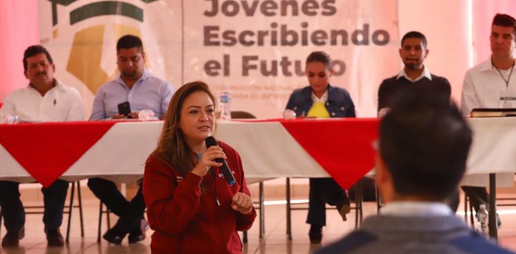 ESTUDIANTES DE LA UNIVERSIDAD BENITO JUÁREZ DE PÁNFILO NATERA RECIBEN 316 MIL  800 PESOS EN APOYOS DIRECTOS