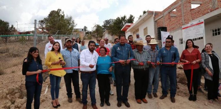 ENTREGAN OBRAS DE INFRAESTRUCTURA SOCIAL Y ESTÍMULOS PARA LA EDUCACIÓN EN MONTE ESCOBEDO