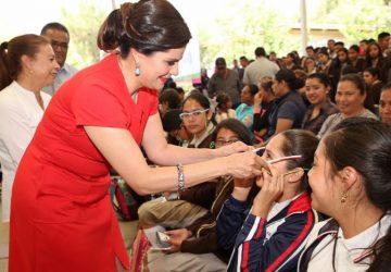 MÁS DE 900 ESTUDIANTES DE 5 MUNICIPIOS RECIBIERON LENTES GRATUITOS