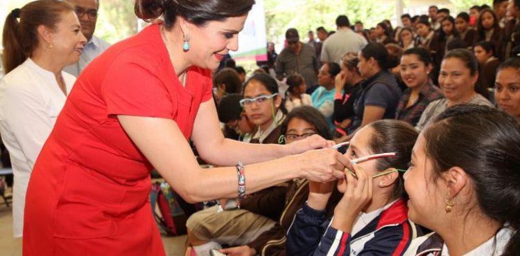 MÁS DE 900 ESTUDIANTES DE 5 MUNICIPIOS RECIBIERON LENTES GRATUITOS