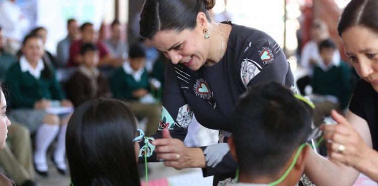 ESTUDIANTES DE SECUNDARIA DE MONTE ESCOBEDO RECIBEN LENTES DEL PROGRAMA VER BIEN PARA APRENDER MEJOR