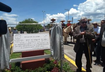 HOMENAJEA GOBIERNO A MANUEL FELGUÉREZ