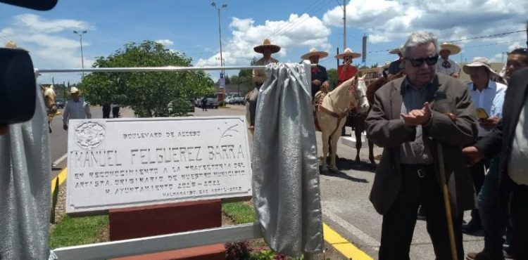 HOMENAJEA GOBIERNO A MANUEL FELGUÉREZ