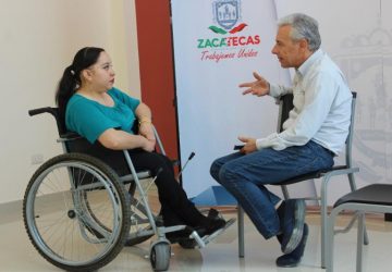 ATIENDE DIRECTOR DEL COZCYT A DOCENTES Y ESTUDIANTES DE FRANCISCO R. MURGUÍA Y MIGUEL AUZA EN AUDIENCIA PÚBLICA