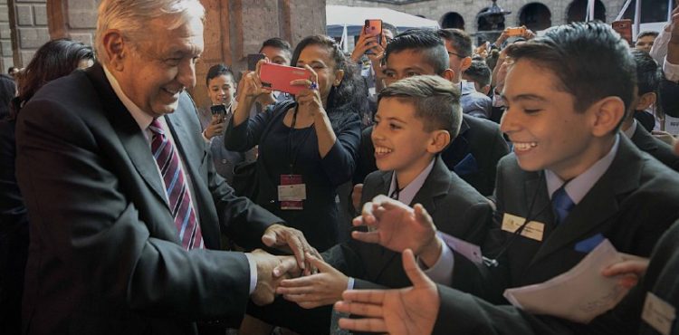 ACUDEN 26 ESTUDIANTES ZACATECANOS A LA CONVIVENCIA CULTURAL 2019 CON EL PRESIDENTE ANDRÉS MANUEL LÓPEZ OBRADOR