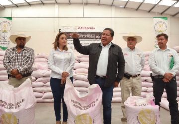 EN FRESNILLO Y VALPARAÍSO, DAVID MONREAL DIO INICIO A LA DISTRIBUCIÓN DE 3 MIL TONELADAS DE SEMILLA DE AVENA