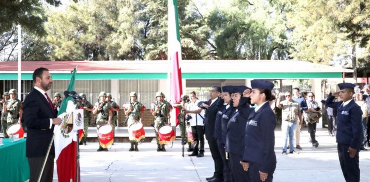 ABANDERA ALEJANDRO TELLO A PRIMERA GENERACIÓN DEL BACHILLERATO GENERAL MILITARIZADO EN ZACATECAS