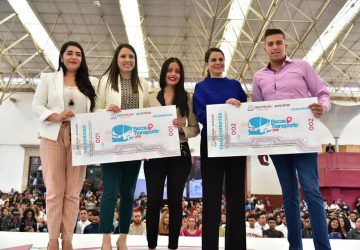 GOBIERNO DE ALEJANDRO TELLO BENEFICIA A 929 ESTUDIANTES CON UNA BECA DE TRANSPORTE