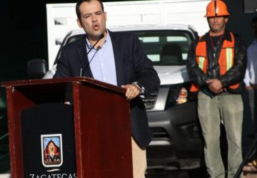 ENTREGA ULISES MEJÍA HARO PARQUE VEHICULAR PARA MEJORA DE SERVICIOS PÚBLICOS