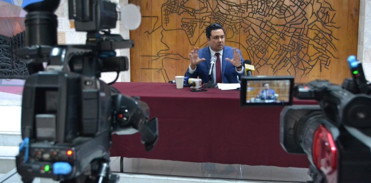 TOTAL OPACIDAD EN LA FENAZA, DEBEN EXHIBIRSE CONTRATOS Y NO CULPAR A TERCEROS: OMAR CARRERA