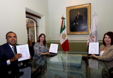 EN BENEFICIO DE LA PROFESIONALIZACIÓN DEL GREMIO PERIODÍSTICO FIRMAN CONVENIO GOBIERNO DEL ESTADO Y UAZ