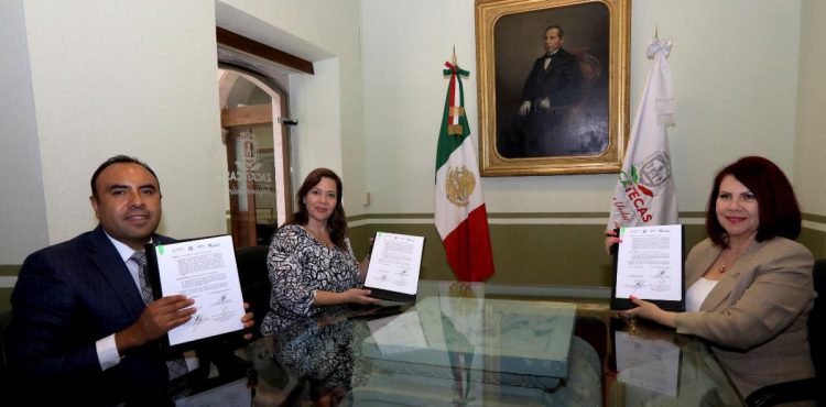 EN BENEFICIO DE LA PROFESIONALIZACIÓN DEL GREMIO PERIODÍSTICO FIRMAN CONVENIO GOBIERNO DEL ESTADO Y UAZ