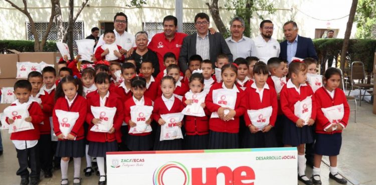 UNE ENTREGA 28 MIL 544 PAQUETES ESCOLARES EN FRESNILLO CON UNA INVERSIÓN SUPERIOR A 1.5 MDP