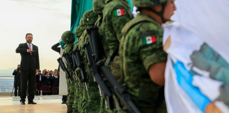 ENCABEZA TELLO HONORES A LA BANDERA EN INICIO DE CELEBRACIONES DEL MES PATRIO