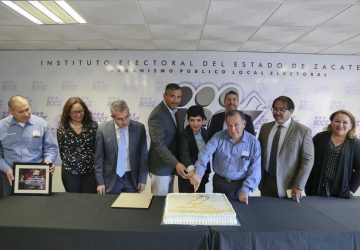 CELEBRA IEEZ 22 ANIVERSARIO DE SU CREACIÓN, Y ENTREGA RECONOCIMIENTOS AL PERSONAL POR AÑOS DE SERVICIO