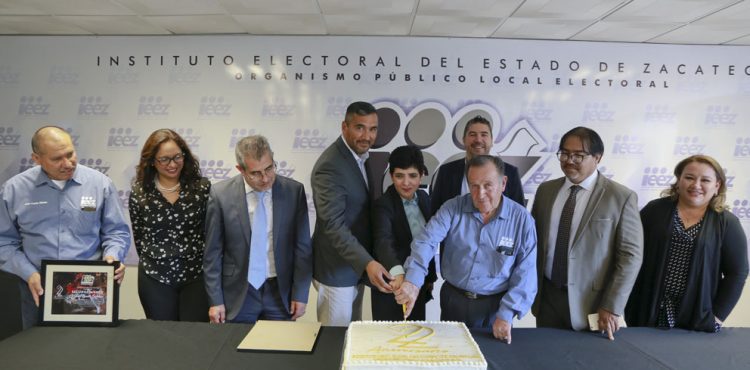 CELEBRA IEEZ 22 ANIVERSARIO DE SU CREACIÓN, Y ENTREGA RECONOCIMIENTOS AL PERSONAL POR AÑOS DE SERVICIO