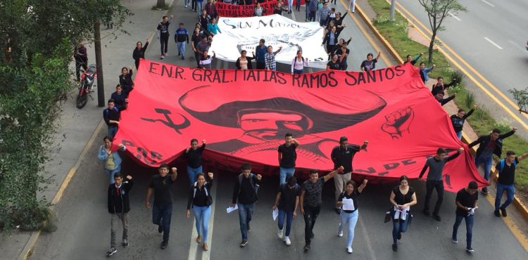 2 DE OCTUBRE NO SE OLVIDA! ESTUDIANTES RECUERDAN LA MASACRE DE TLATELOLCO DE 1968