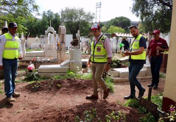 SUPERVISA ULISES MEJÍA HARO ATENCIÓN A LA CIUDADANÍA EN PANTEONES Y TIANGUIS CON MOTIVO DEL DÍA DE MUERTOS