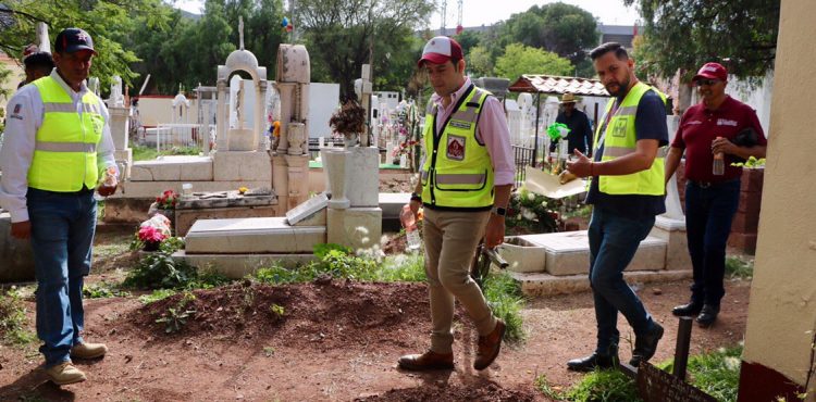 SUPERVISA ULISES MEJÍA HARO ATENCIÓN A LA CIUDADANÍA EN PANTEONES Y TIANGUIS CON MOTIVO DEL DÍA DE MUERTOS