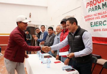 PROGRAMA 2X1 TRABAJEMOS UNIDOS CON LOS MIGRANTES DA SU PRIMER FRUTO Y ENTREGA 100 BECAS A UNIVERSITARIOS