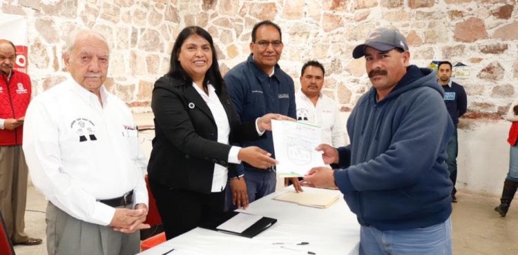 FIRMA GOBIERNO DE TELLO ESCRITURAS PARA REGULARIZAR 105 LOTES DEL FRACCIONAMIENTO CTM