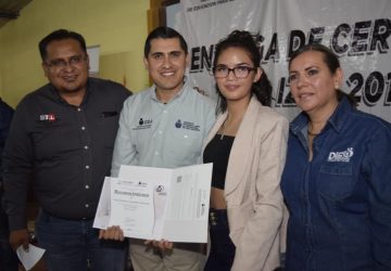 ENTREGA IZEA 130 CERTIFICADOS A ADULTOS QUE CONCLUYERON PRIMARIA Y SECUNDARIA EN TRANCOSO