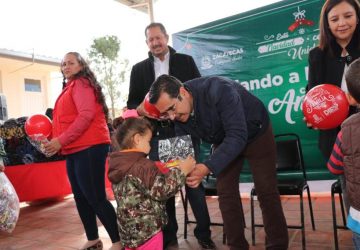 ENTREGA SEDIF MÁS DE MIL APOYOS INVERNALES EN JEREZ, TEPETONGO Y MONTE ESCOBEDO