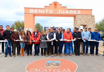 CUMPLE ULISES MEJÍA HARO CON  COMUNIDADES RURALES AL INAUGURAR CIRCUITO DE OBRAS