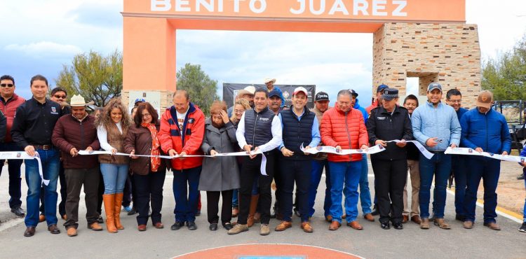 CUMPLE ULISES MEJÍA HARO CON  COMUNIDADES RURALES AL INAUGURAR CIRCUITO DE OBRAS