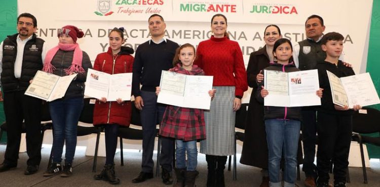 ENTREGA GOBIERNO DE ALEJANDRO TELLO APOSTILLE DE ACTAS Y DOBLE NACIONALIDAD