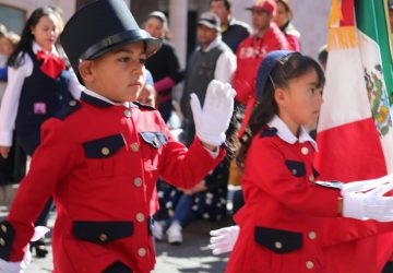 CON TEMÁTICA DE LA PAZ, DESFILE DEL DÍA DE LA BANDERA