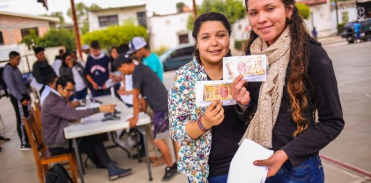 ENTREGA GOBIERNO DE MÉXICO BECAS “BENITO JUÁREZ” A 2 MIL 682 ESTUDIANTES DE BACHILLERATO