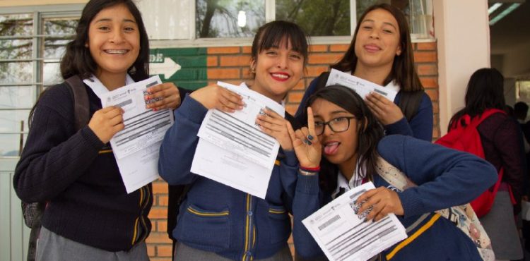 RECIBEN BECA “BENITO JUÁREZ” JÓVENES DE MIGUEL AUZA, VALPARAÍSO Y VILLA DE COS