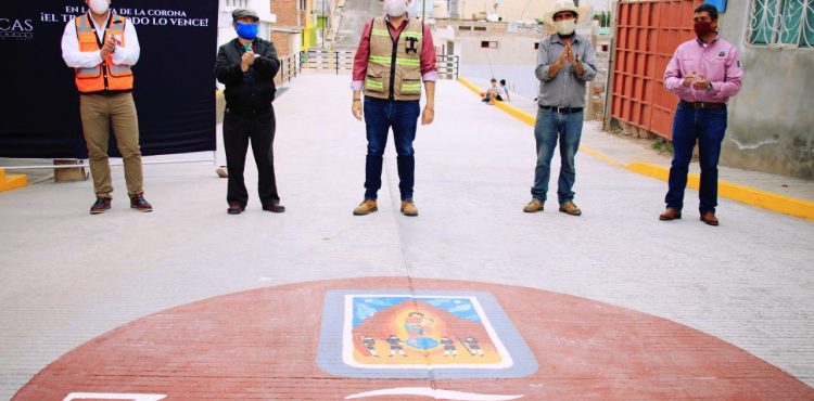 ALCALDE ULISES MEJÍA HARO INAUGURA PAVIMENTACIÓN EN COLONIA ESTRELLA DE ORO