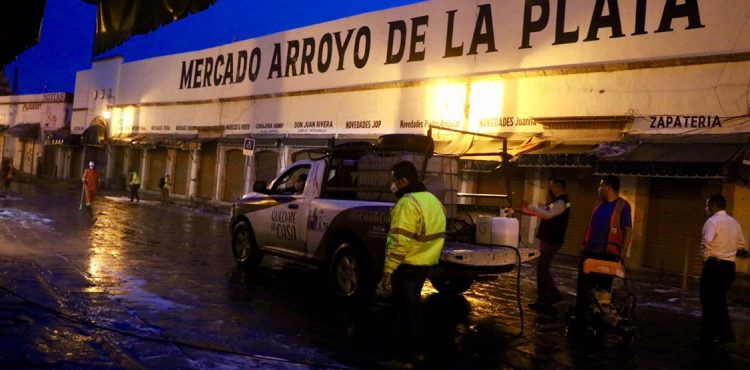 CONTINÚA EL BACHEO Y LAS LIMPIEZAS DE ÁREAS COMERCIALES: ULISES MEJÍA HARO