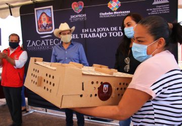 ENTREGA AYUNTAMIENTO CAPITALINO EN COORDINACIÓN CON LA SECAMPO APOYOS ALIMENTICIOS Y AVES DE TRASPATIO