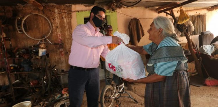 FAMILIAS VULNERABLES DE GUADALUPE RECIBEN APOYOS ALIMENTARIOS DEL SEDIF