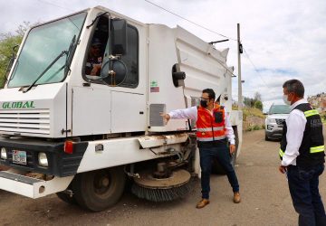 ENTREGA ULISES MEJÍA HARO MÁS CAMIONES RECOLECTORES DE BASURA EN LA CAPITAL