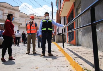 INSTALA ULISES MEJÍA HARO BARANDALES Y PASAMANOS POR LA MOVILIDAD CIUDADANA.