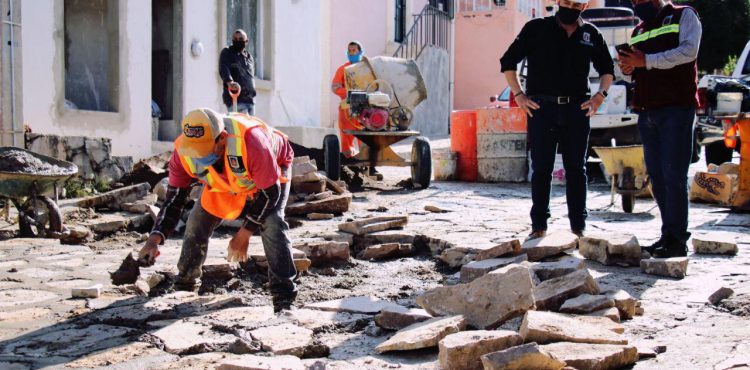 CONTINÚA ULISES MEJÍA HARO MEJORANDO LAS CALLES DE LA CAPITAL CON LAS JORNADAS DE BACHEO