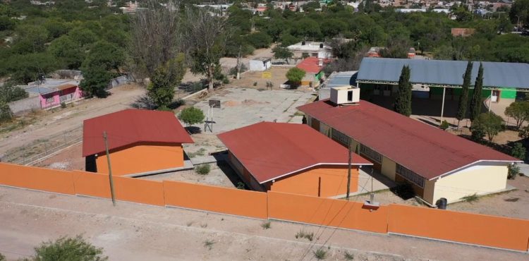 ENTREGA GOBERNADOR ESCUELAS DIGNAS A NIÑAS Y NIÑOS DE CAÑITAS DE FELIPE PESCADOR